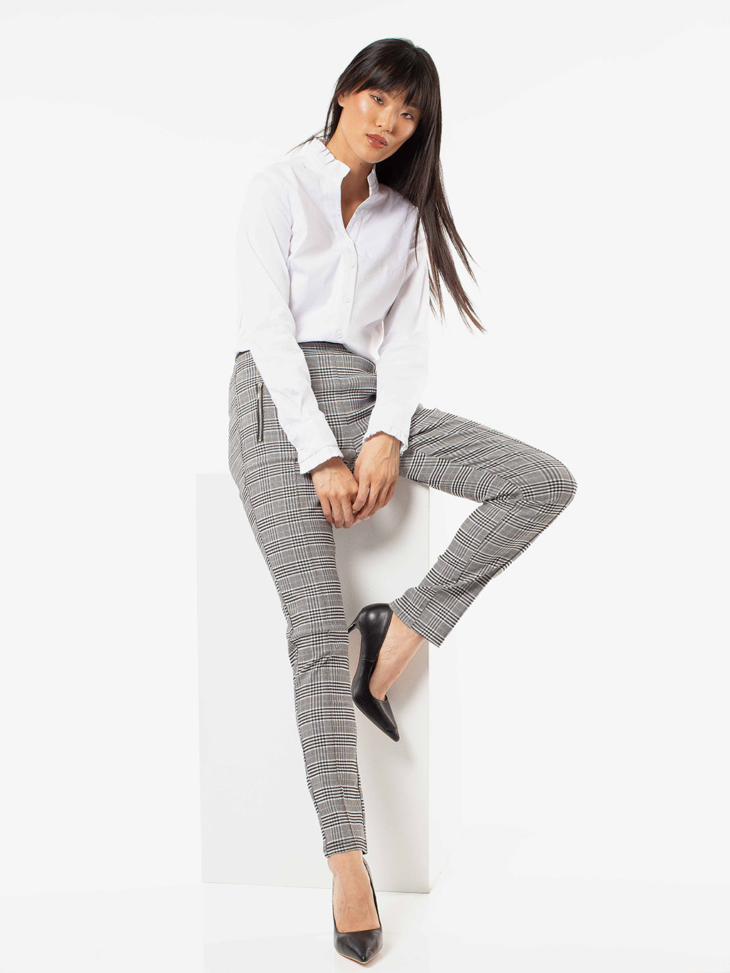 Narrow fitted pull-on pant