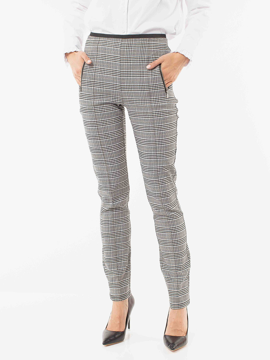 Narrow fitted pull-on pant