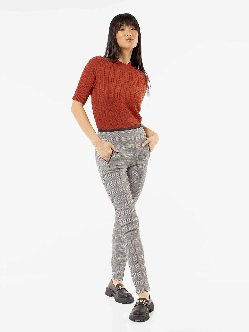 Narrow fitted pull-on pant