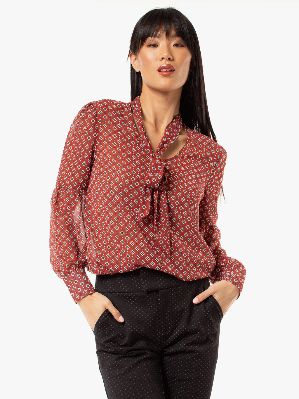 Long-sleeve fitted blouse