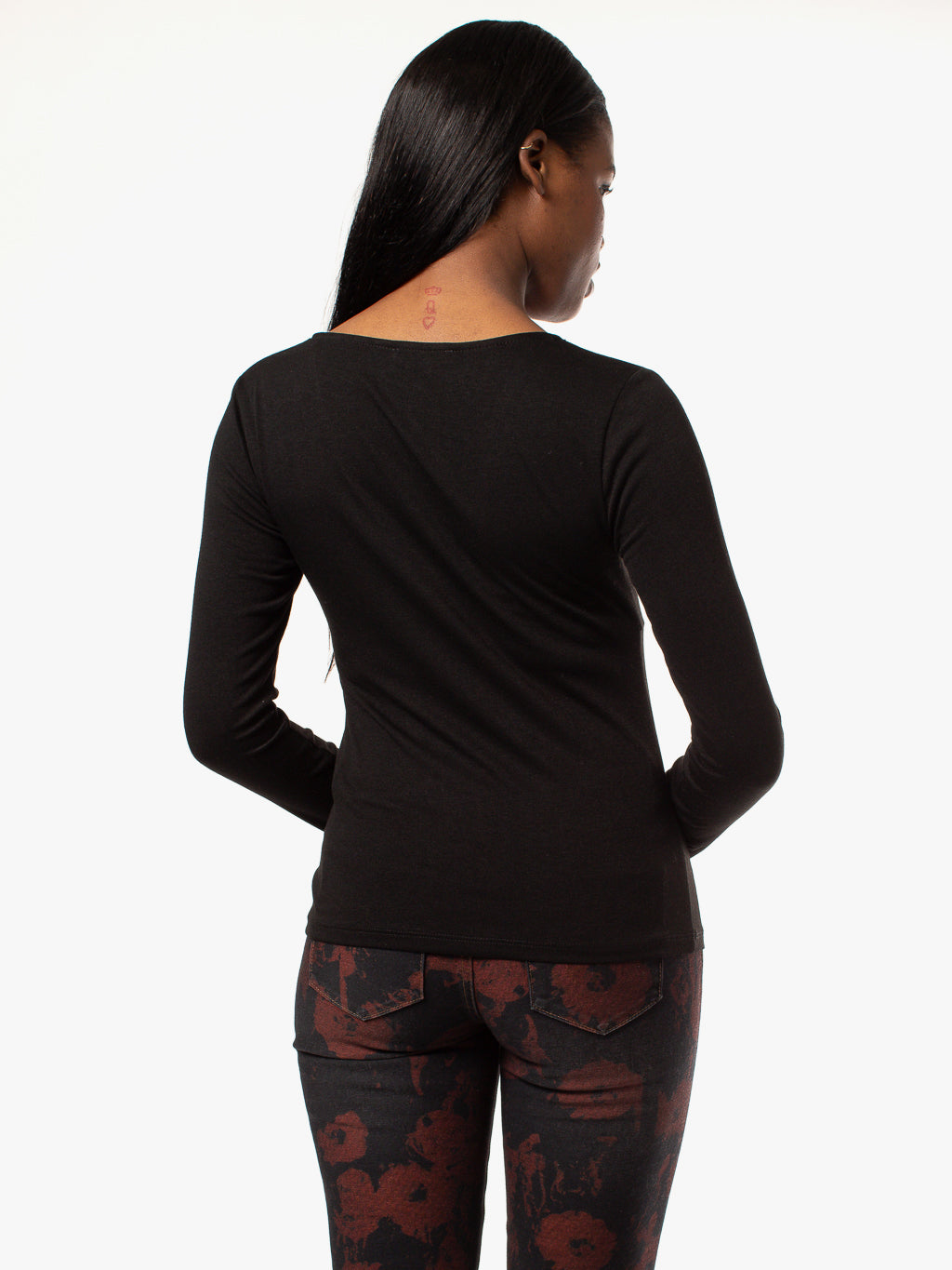 Long-sleeve t-shirt with detailed neckline