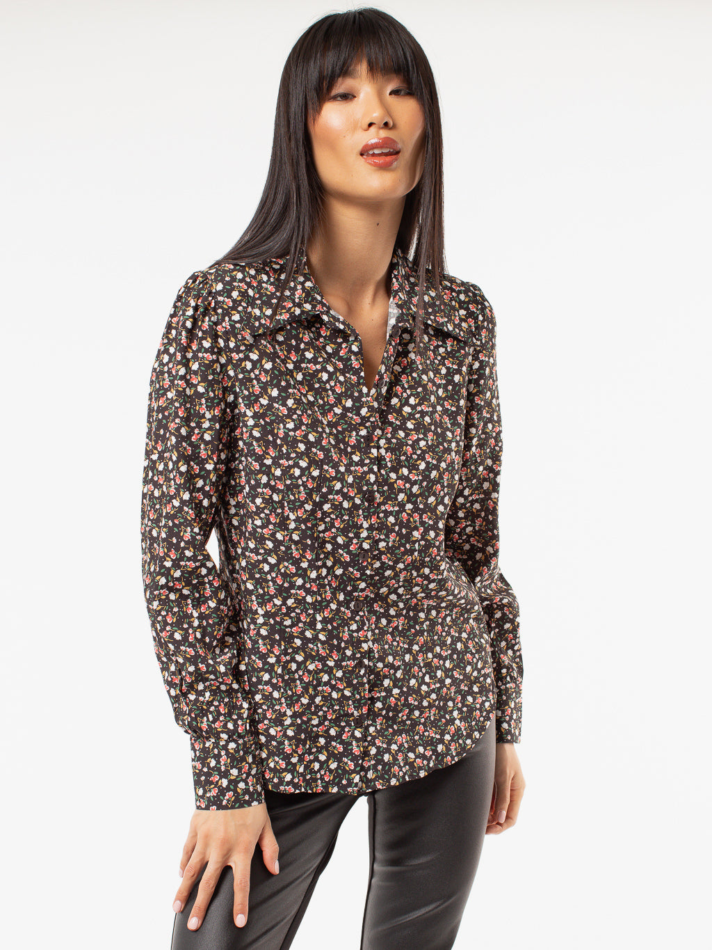 Long-sleeve fitted blouse with buttons