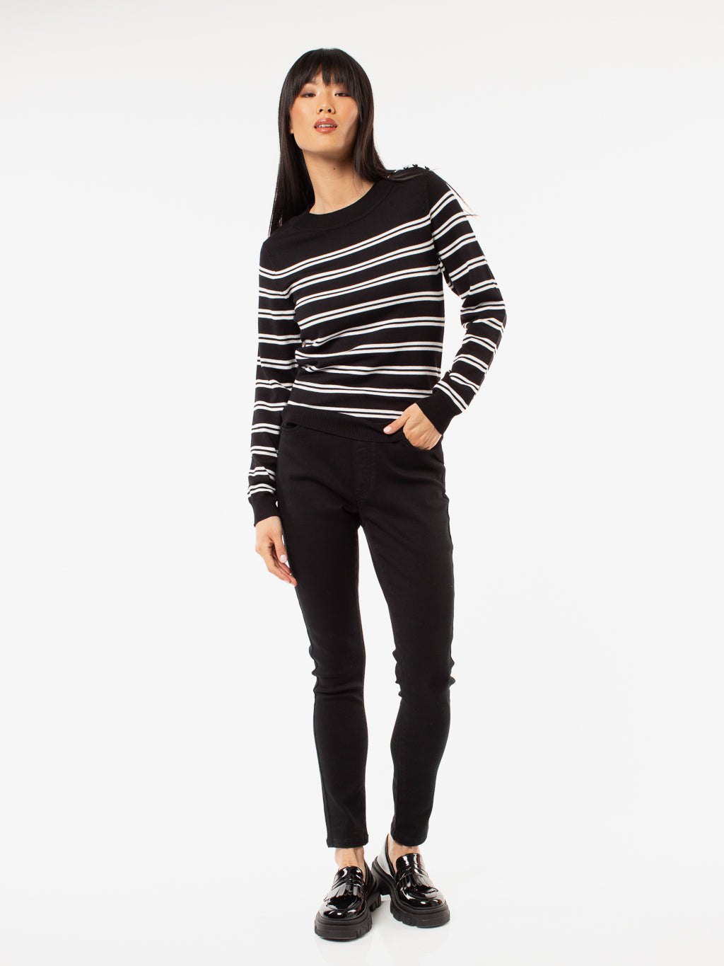 Long-sleeve semi-fitted pullover sweater