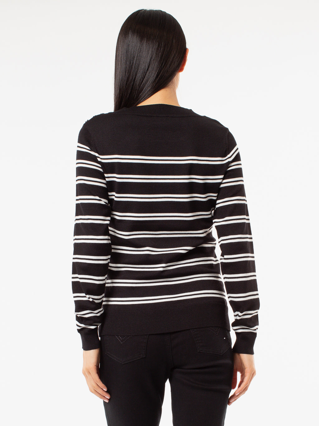 Long-sleeve semi-fitted pullover sweater