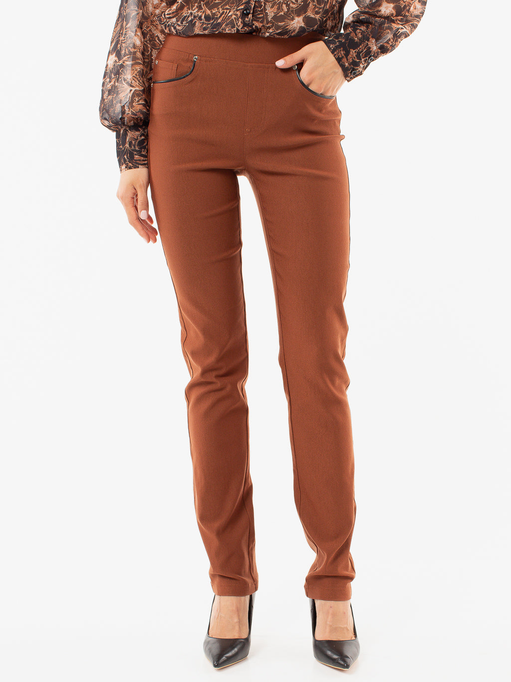 Narrow fitted pull-on pant