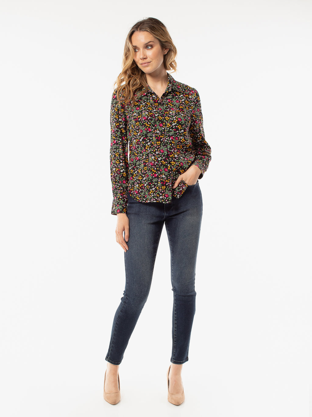 Long-sleeve fitted blouse with buttons
