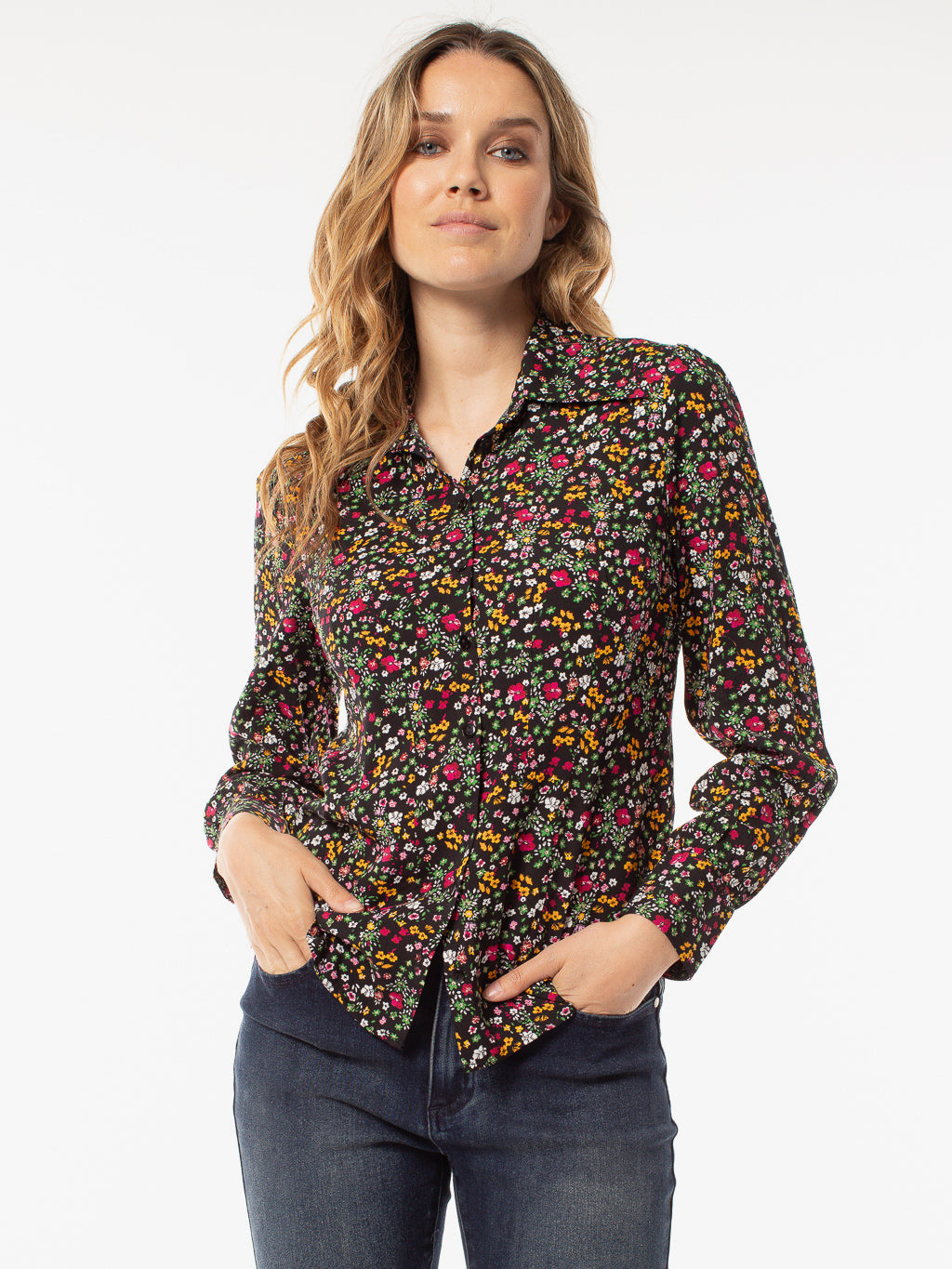 Long-sleeve fitted blouse with buttons