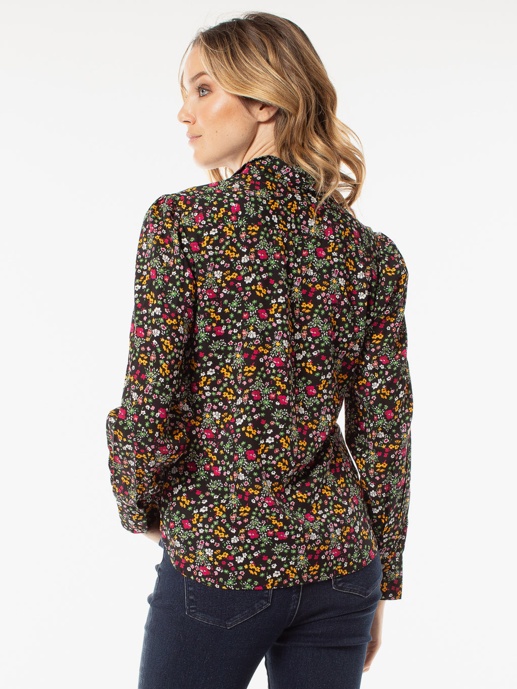 Long-sleeve fitted blouse with buttons
