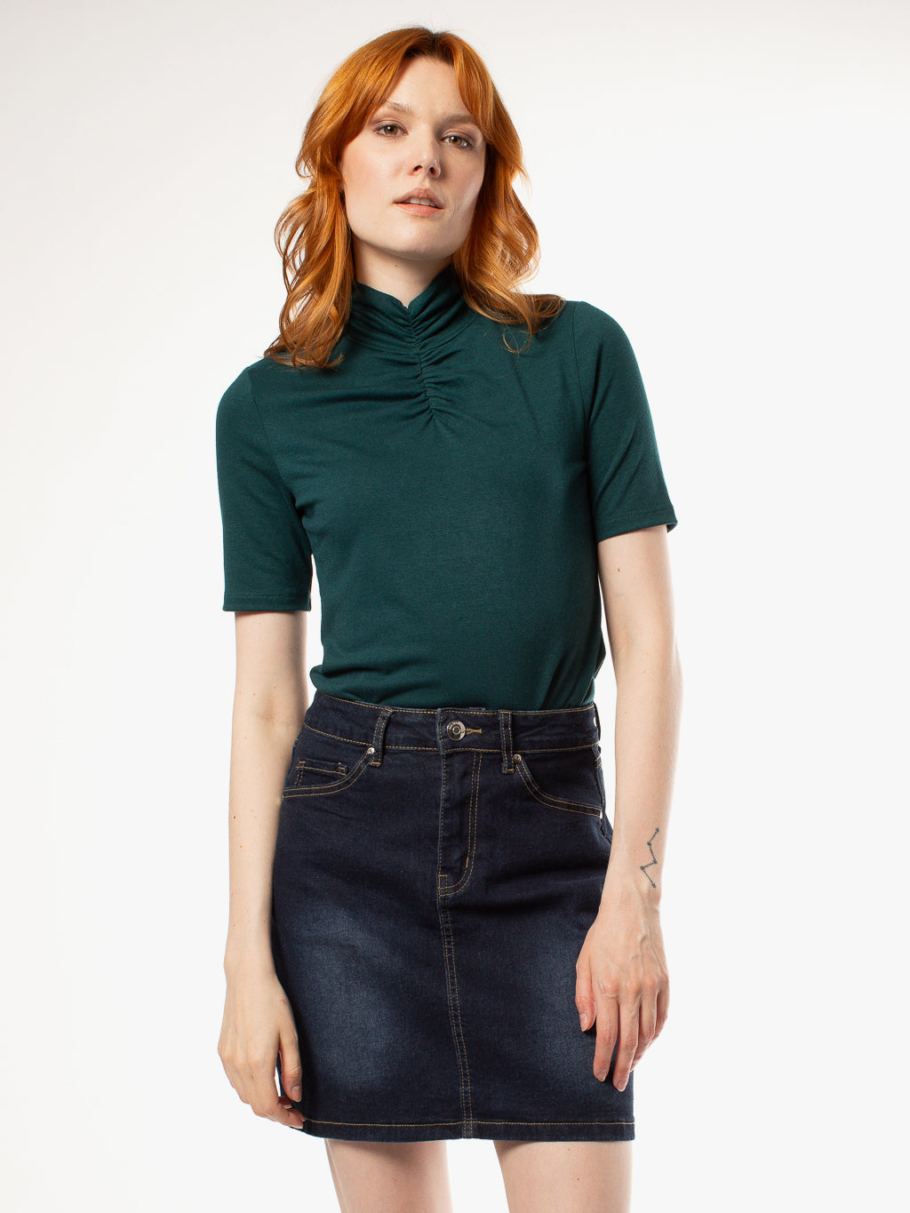 T-shirt à col roulé avec détails plissés