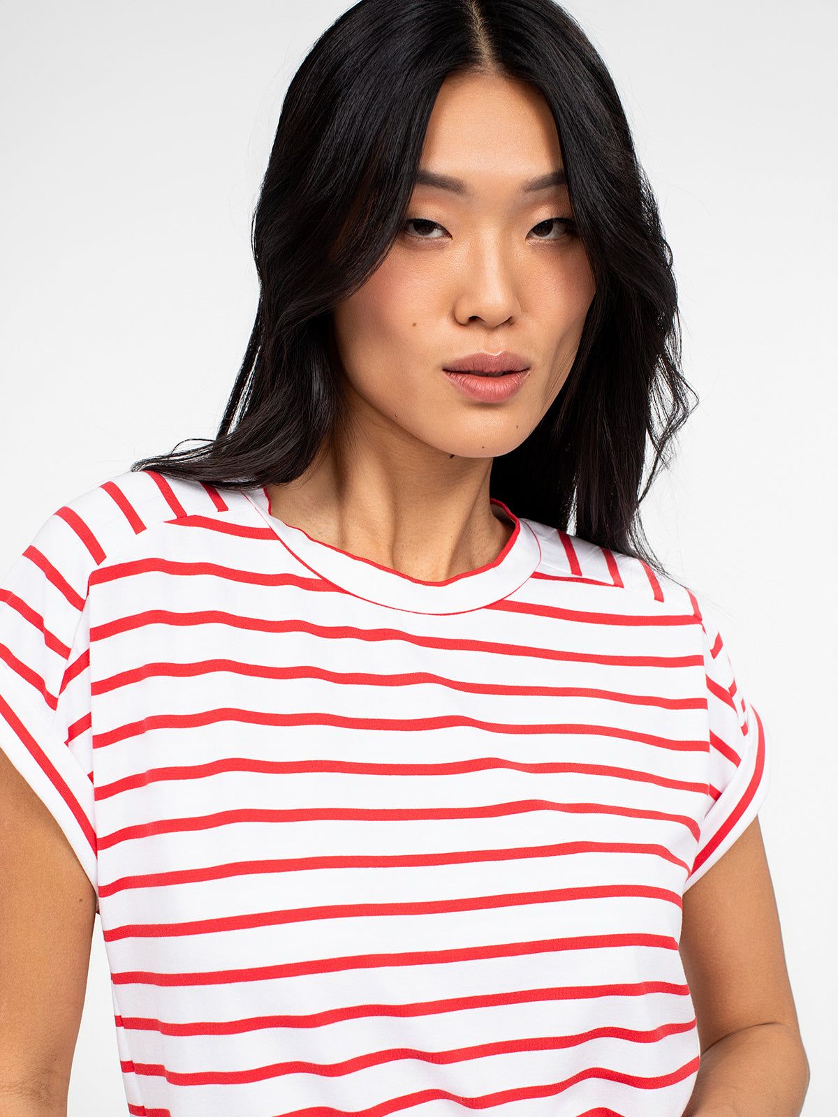 Short-sleeve semi-fitted t-shirt