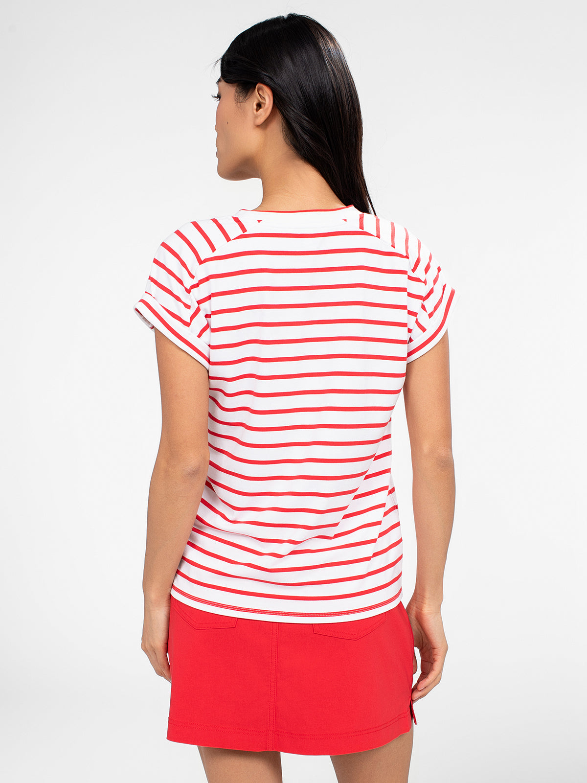 Short-sleeve semi-fitted t-shirt
