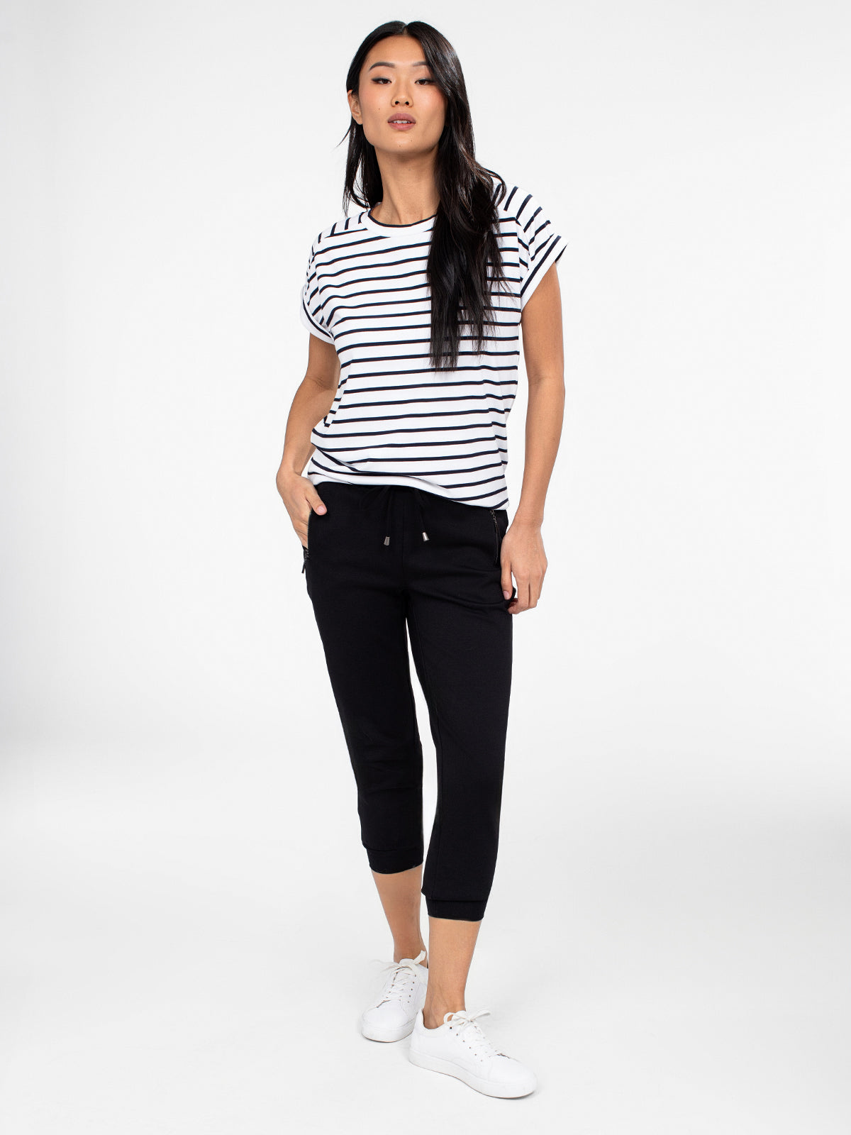 Short-sleeve semi-fitted t-shirt