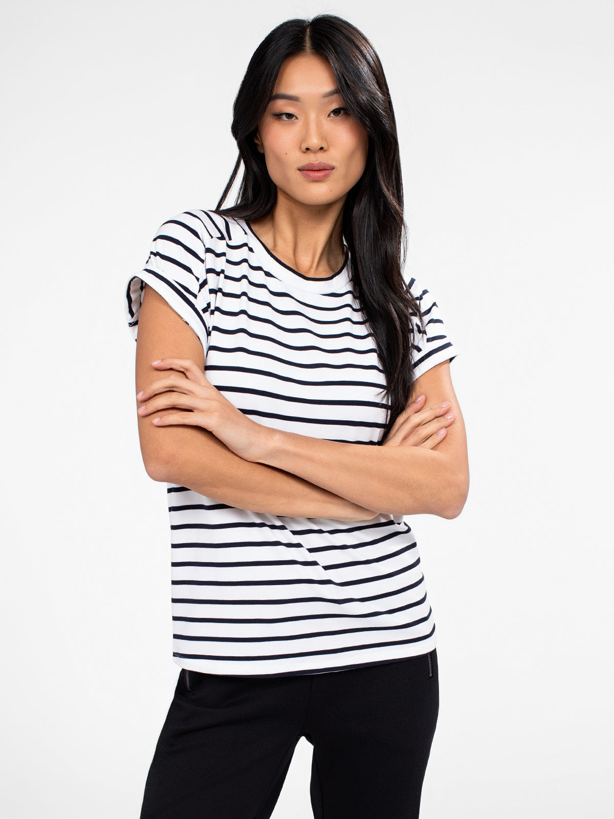 Short-sleeve semi-fitted t-shirt