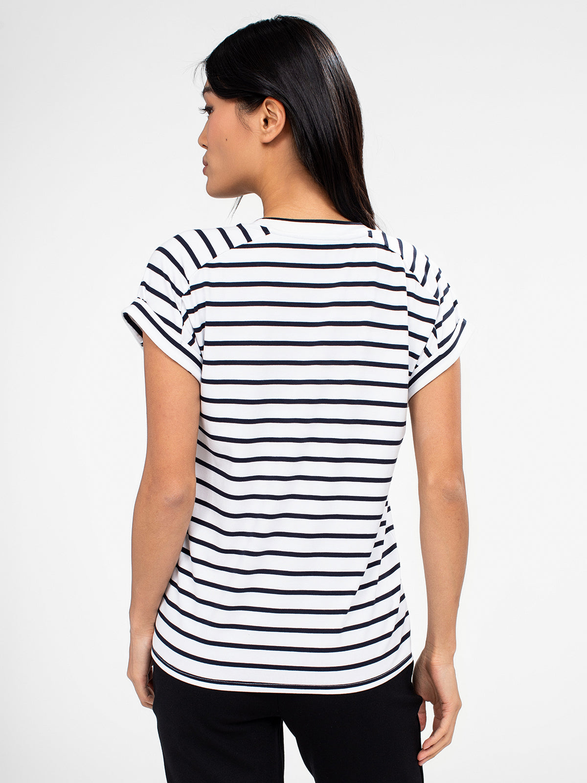 Short-sleeve semi-fitted t-shirt