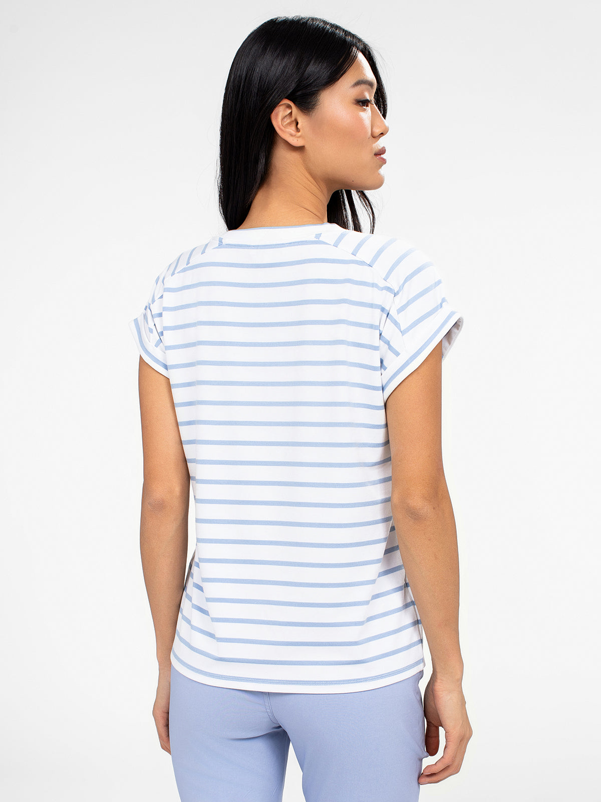 Short-sleeve semi-fitted t-shirt