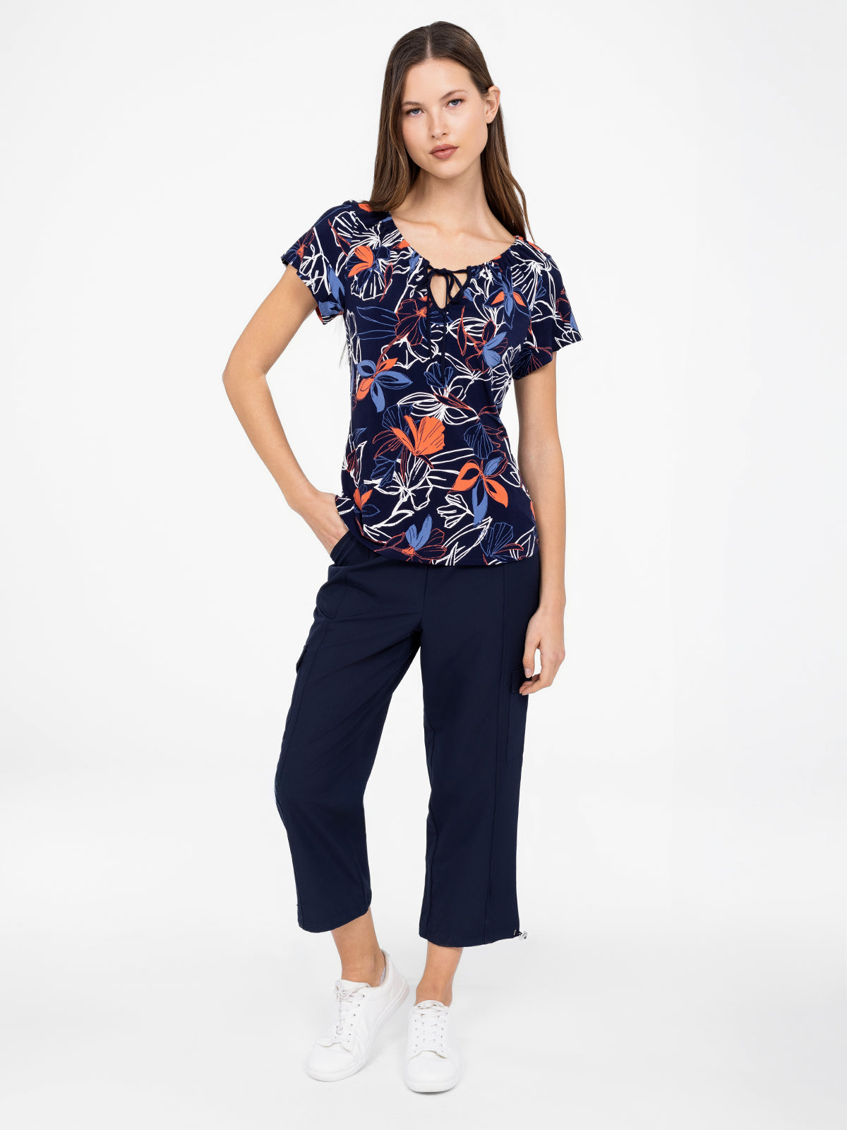 Short-sleeve semi-fitted t-shirt