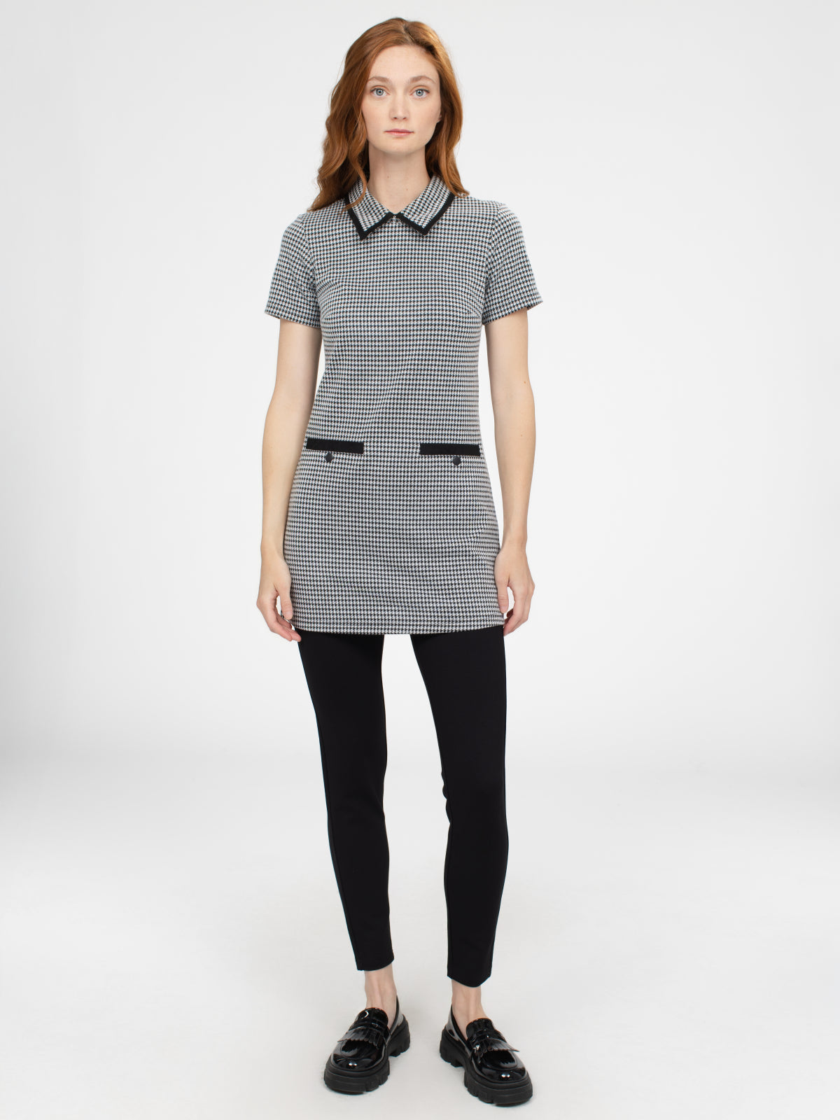 Short-sleeve semi-fitted tunic