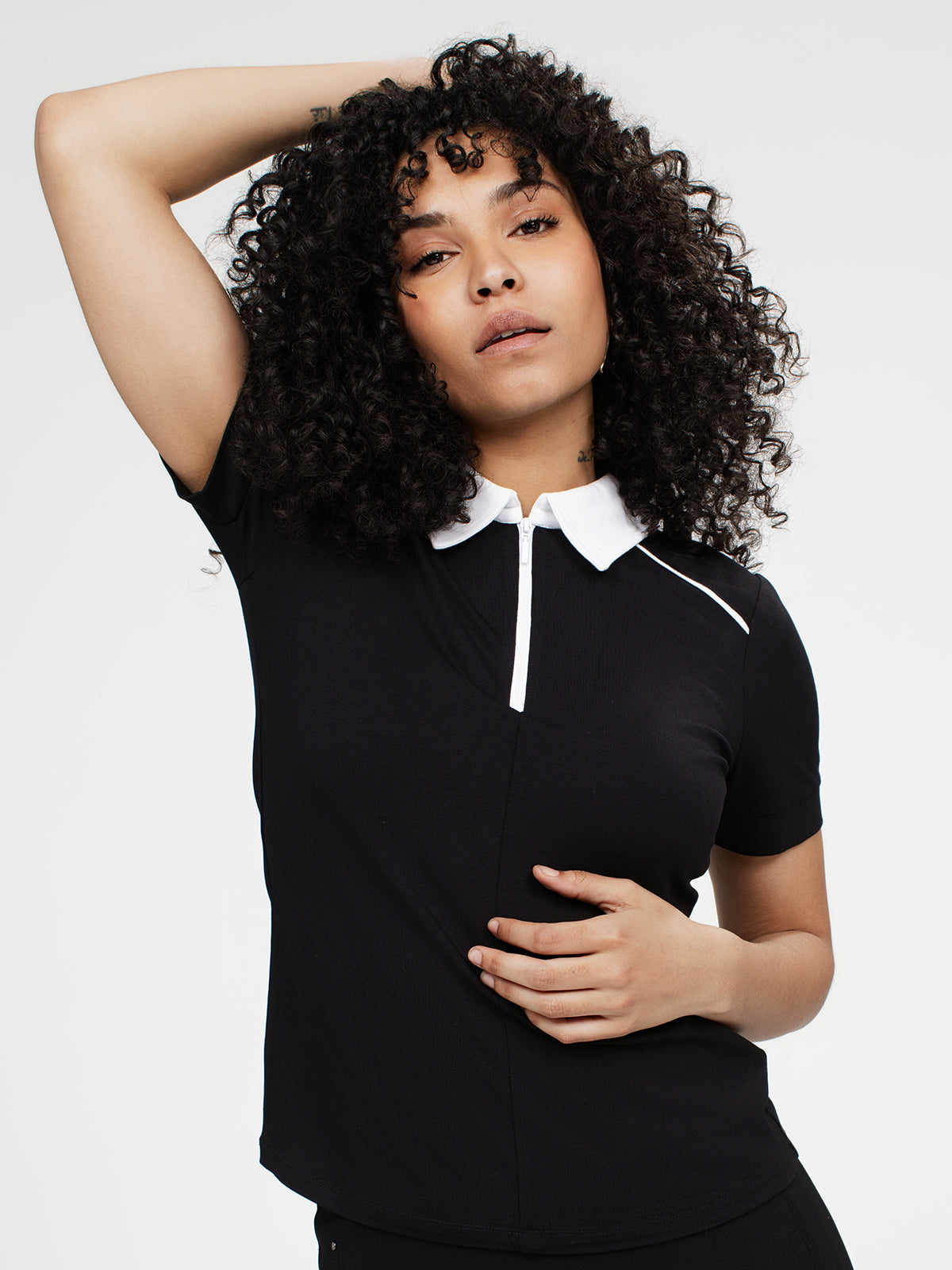 Short-sleeve semi-fitted t-shirt