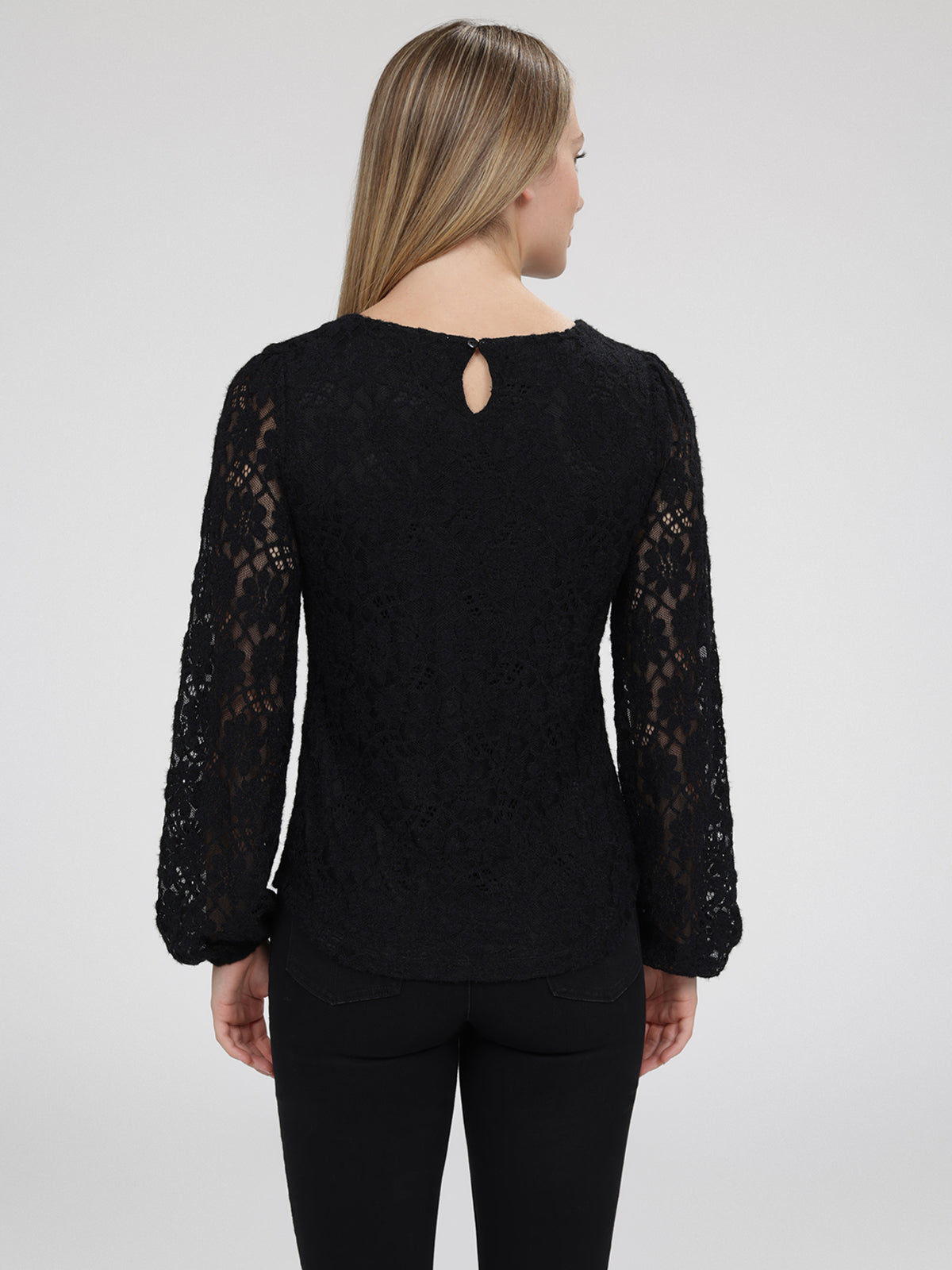 Long-sleeve semi-fitted t-shirt