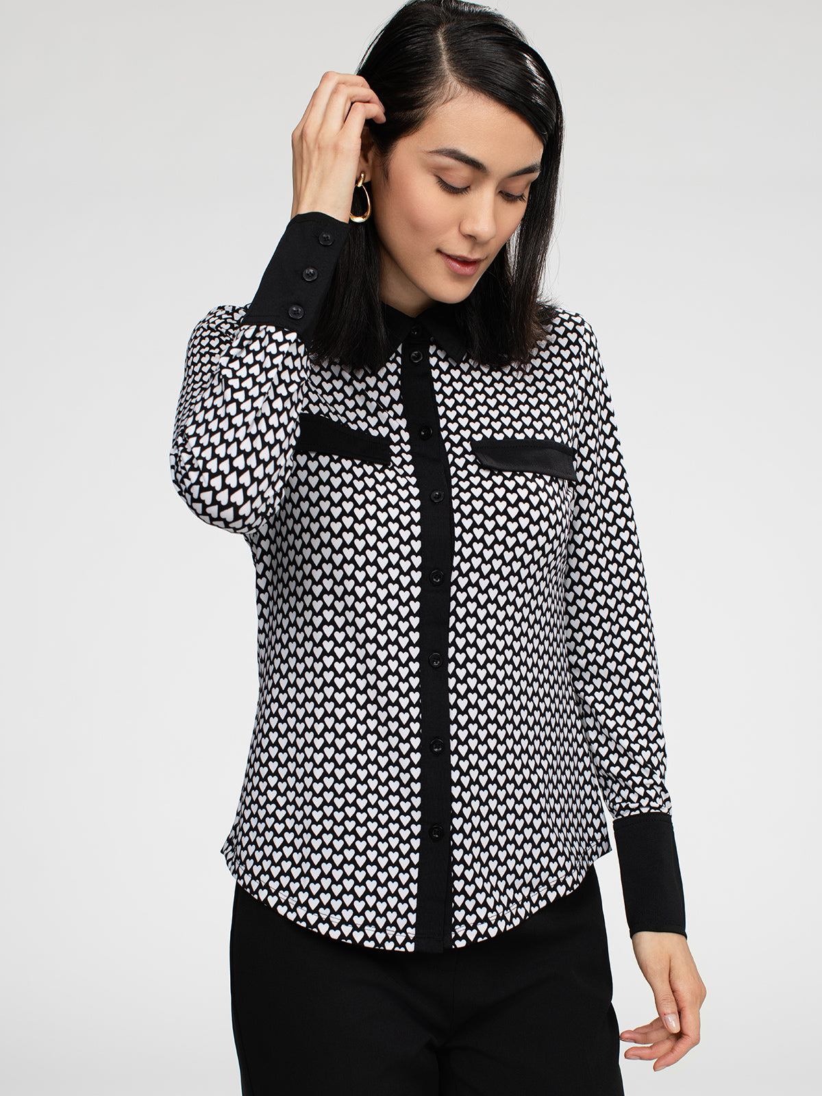 Long-sleeve semi-fitted blouse with buttons