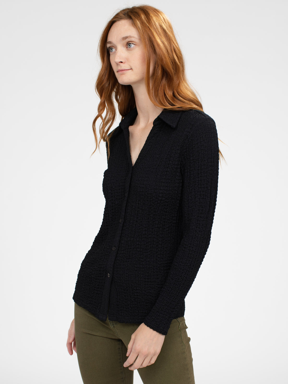 Long-sleeve semi-fitted blouse with buttons