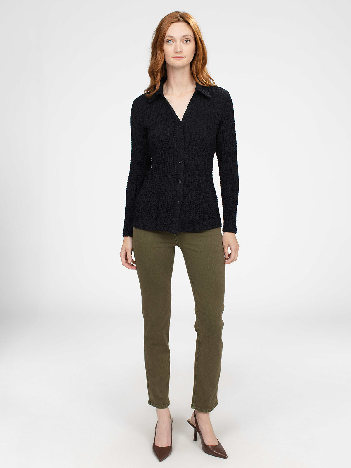 Long-sleeve semi-fitted blouse with buttons