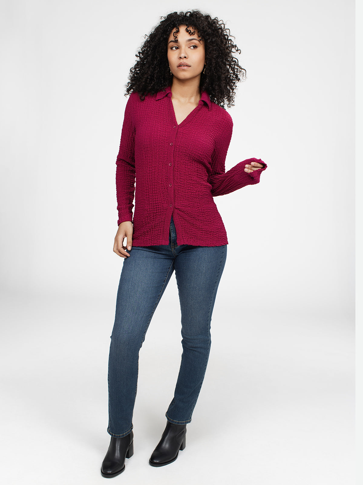 Long-sleeve semi-fitted blouse with buttons