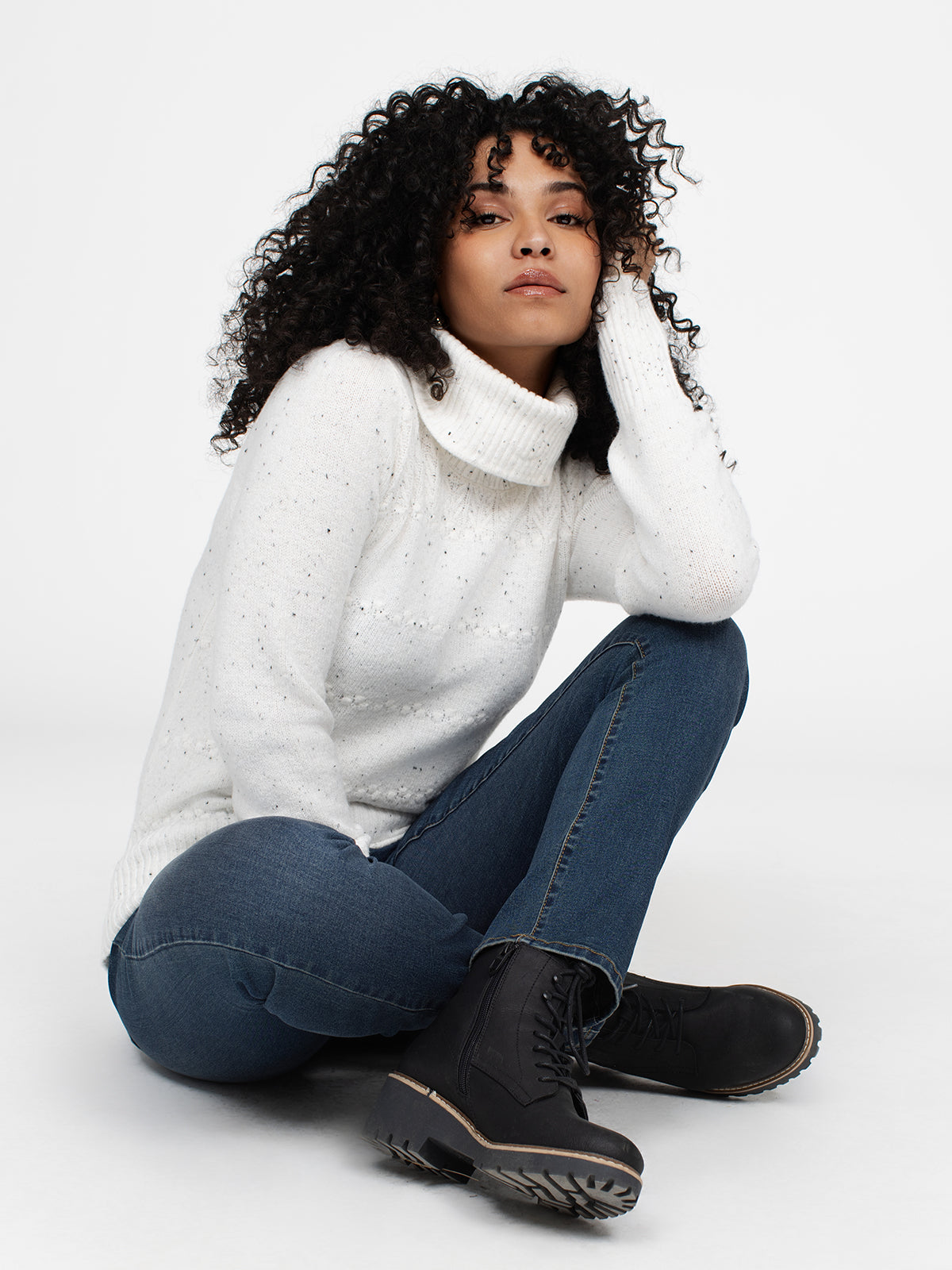 Long-sleeve semi-fitted pullover sweater