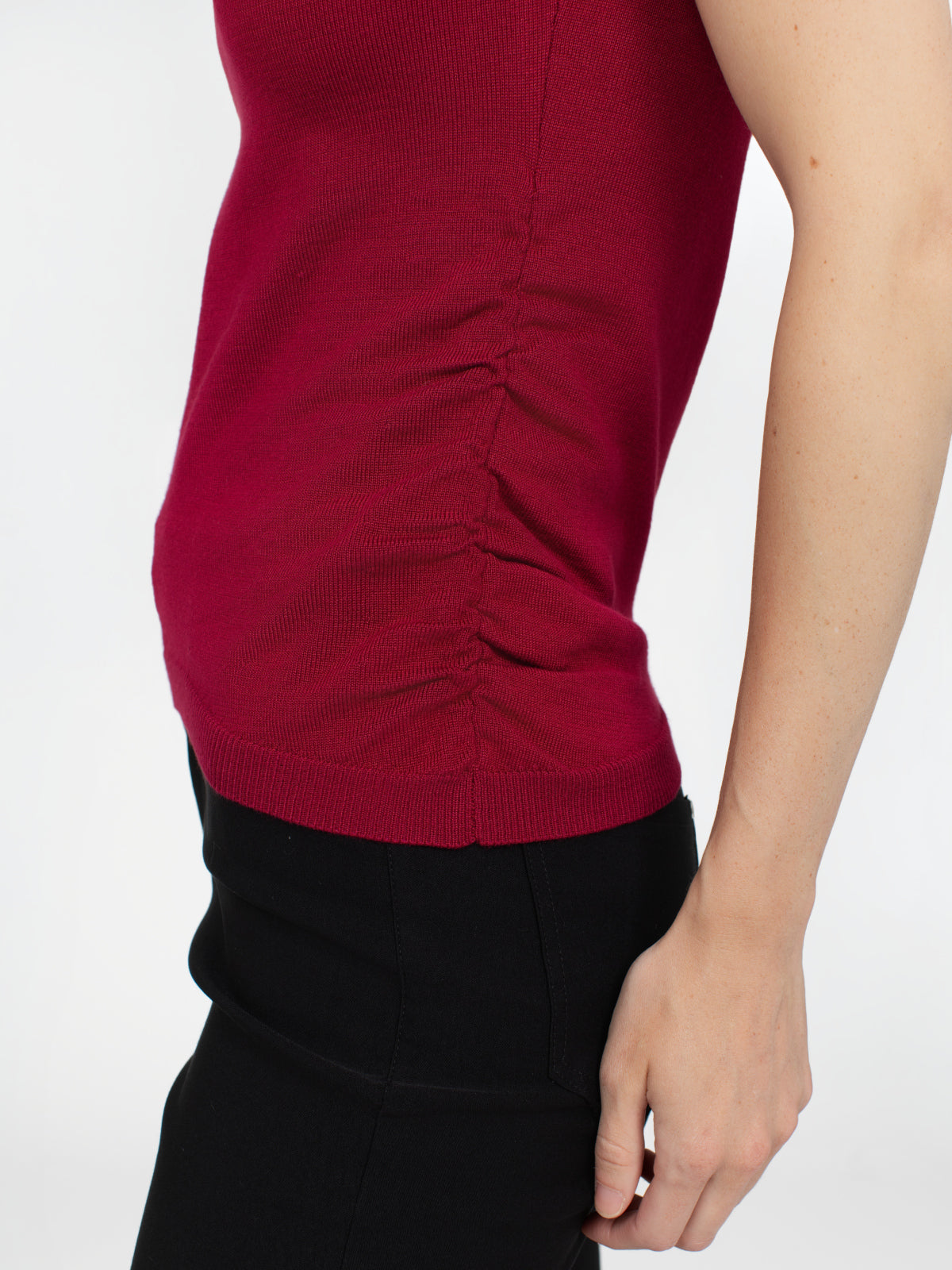 Sleeveless fitted pullover sweater