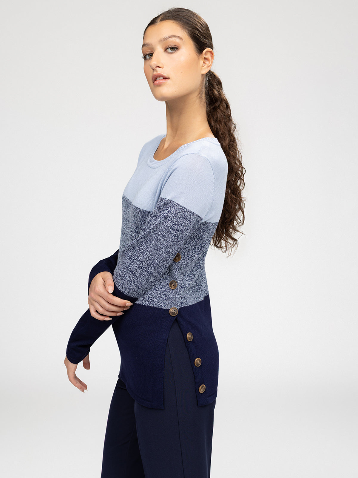 Long-sleeve semi-fitted pullover sweater