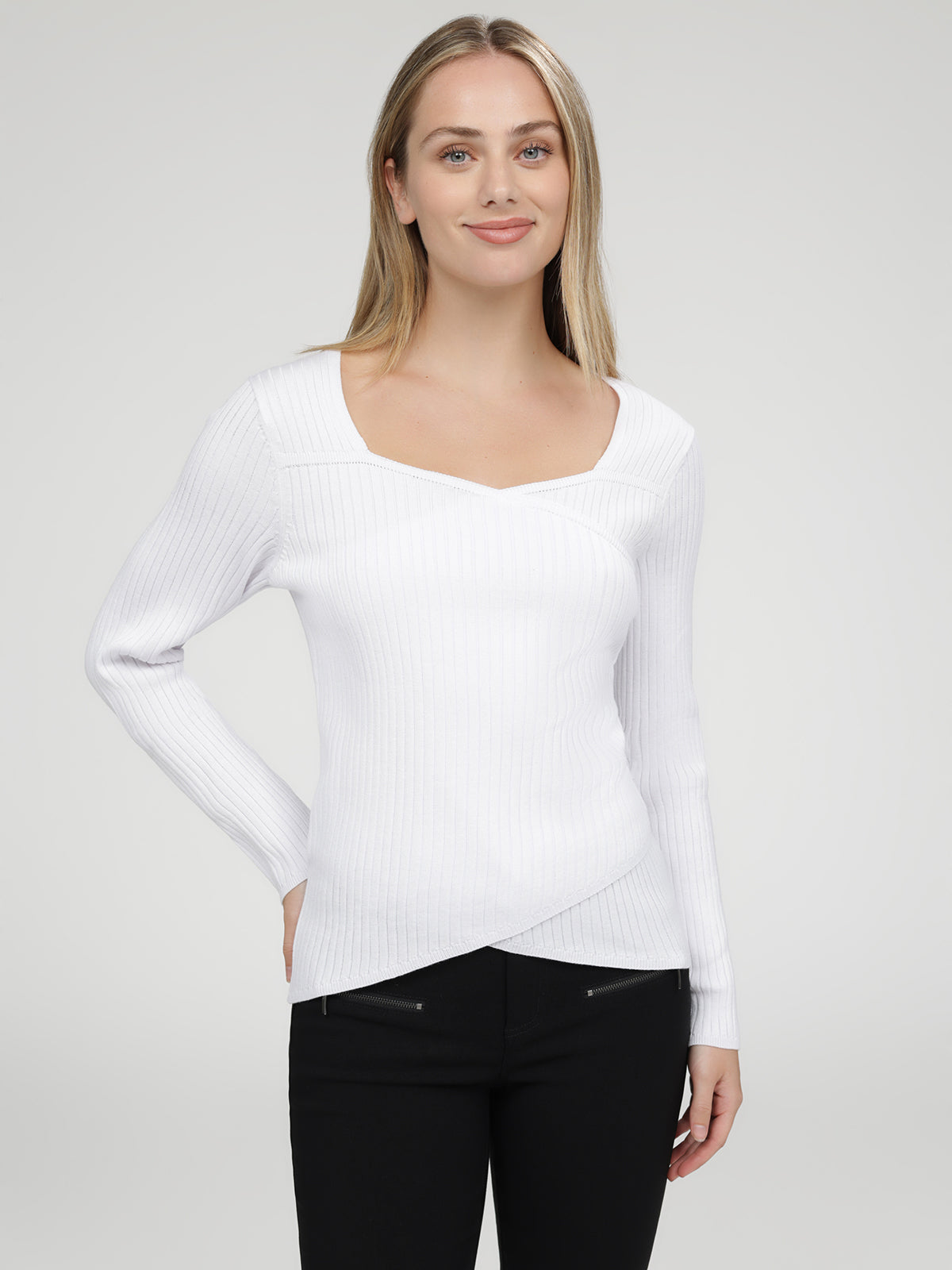 Long-sleeve semi-fitted pullover sweater