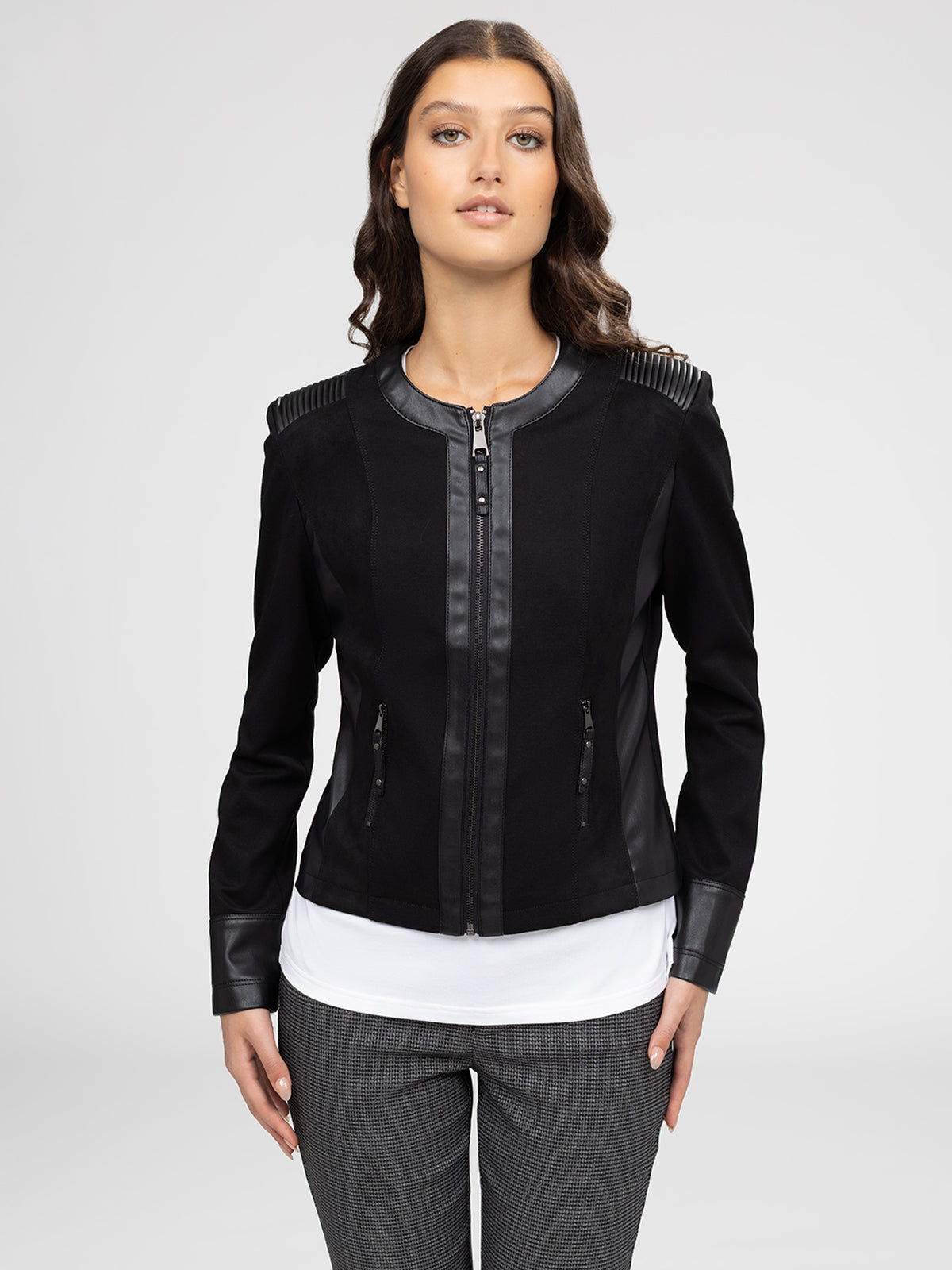 Veste écourtée ajustée en tricot à manches longues