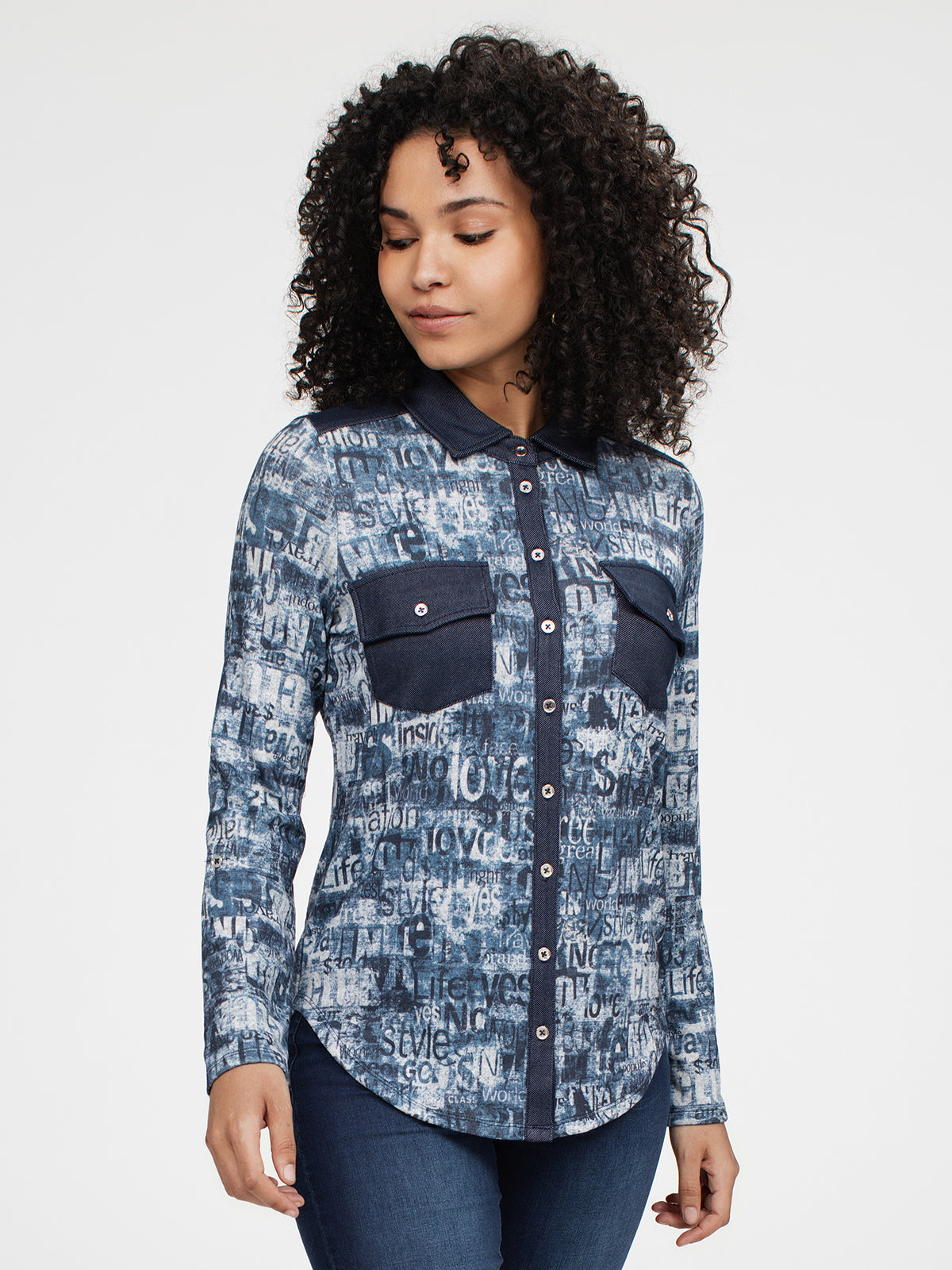Long-sleeve semi-fitted blouse with buttons
