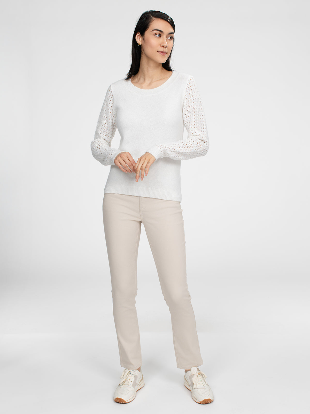 Long-sleeve semi-fitted pullover sweater