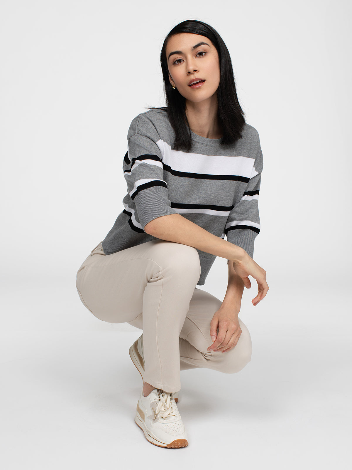 Semi-fitted 3/4-sleeve sweater