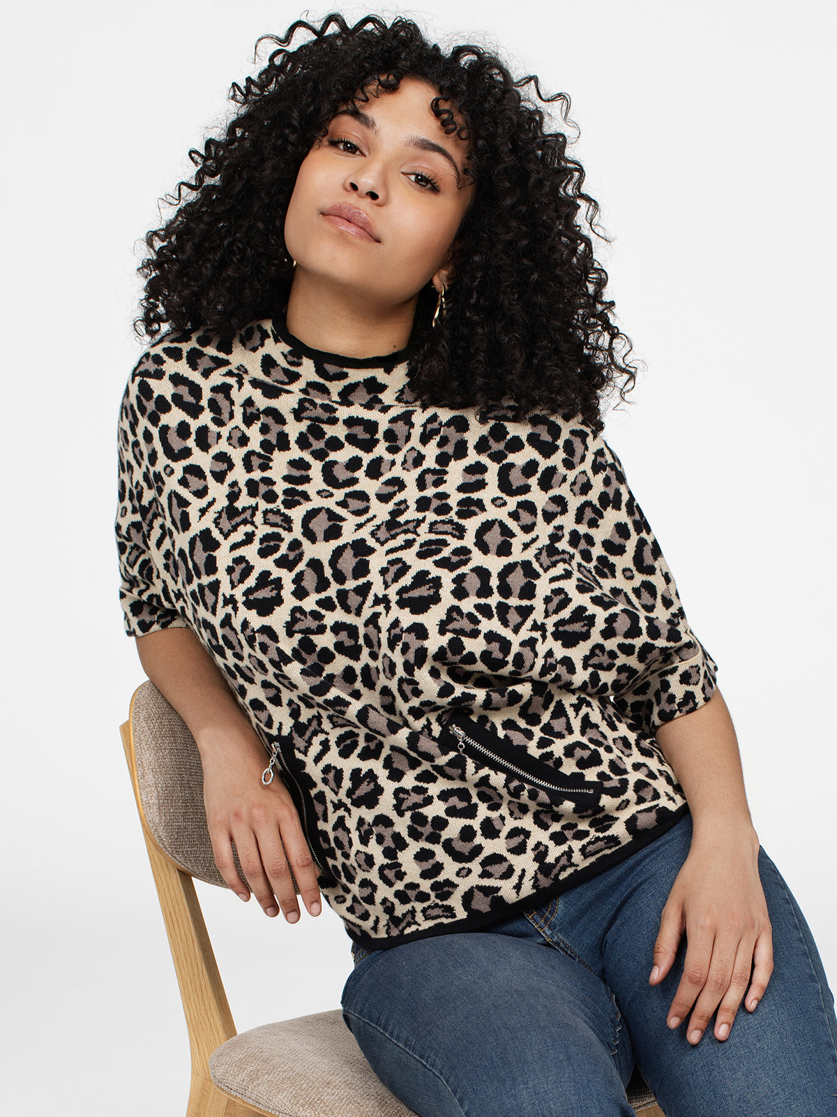 Semi-fitted short-sleeve sweater