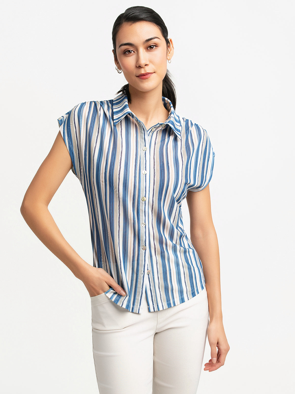 Short-sleeve blouse with buttons