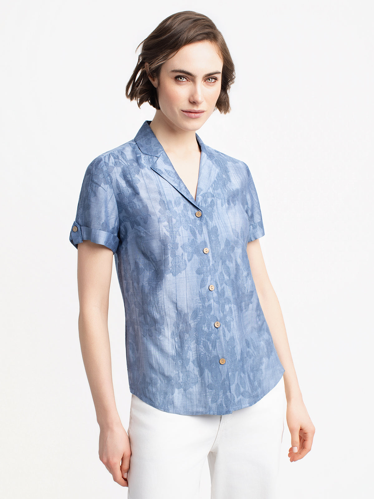 Short-sleeve blouse with buttons
