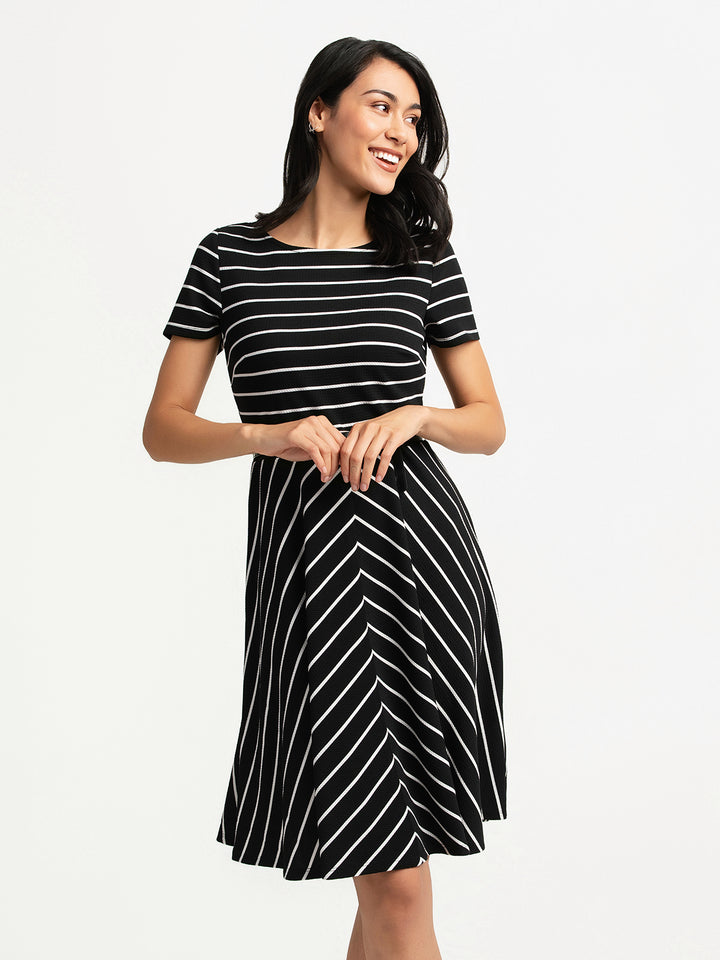 Robe Femme FIRETRAP Modèle Sara - Taille 14 - Noire - Sans Manches - Neuve Avec étiquettes