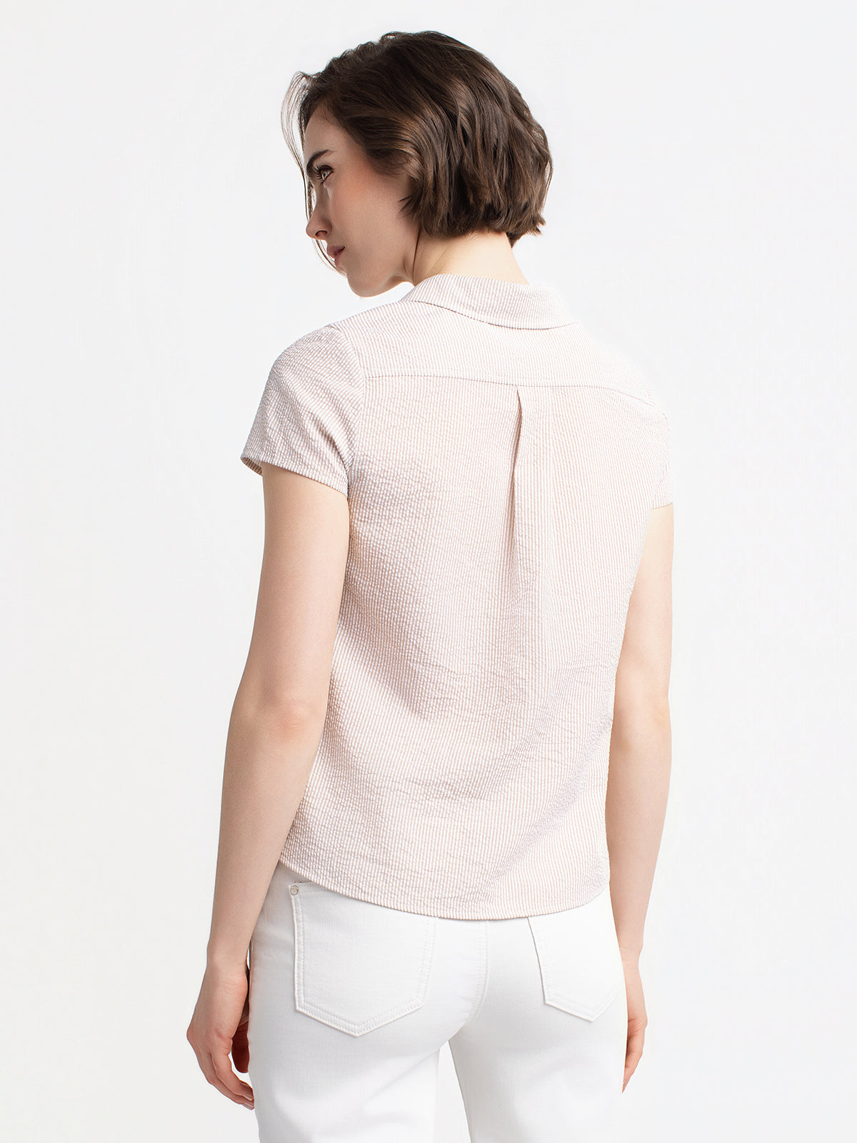Sleeveless blouse with buttons