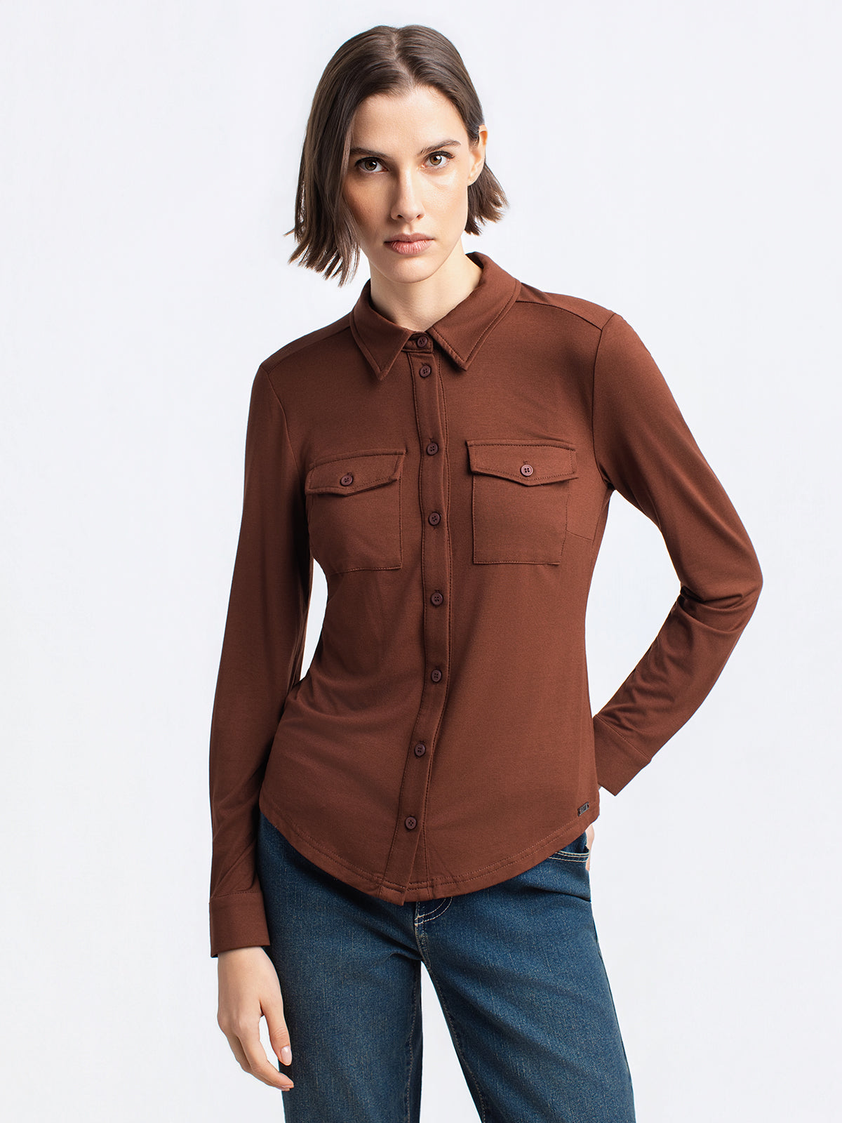 Blouse ajustée à manches longues avec boutons