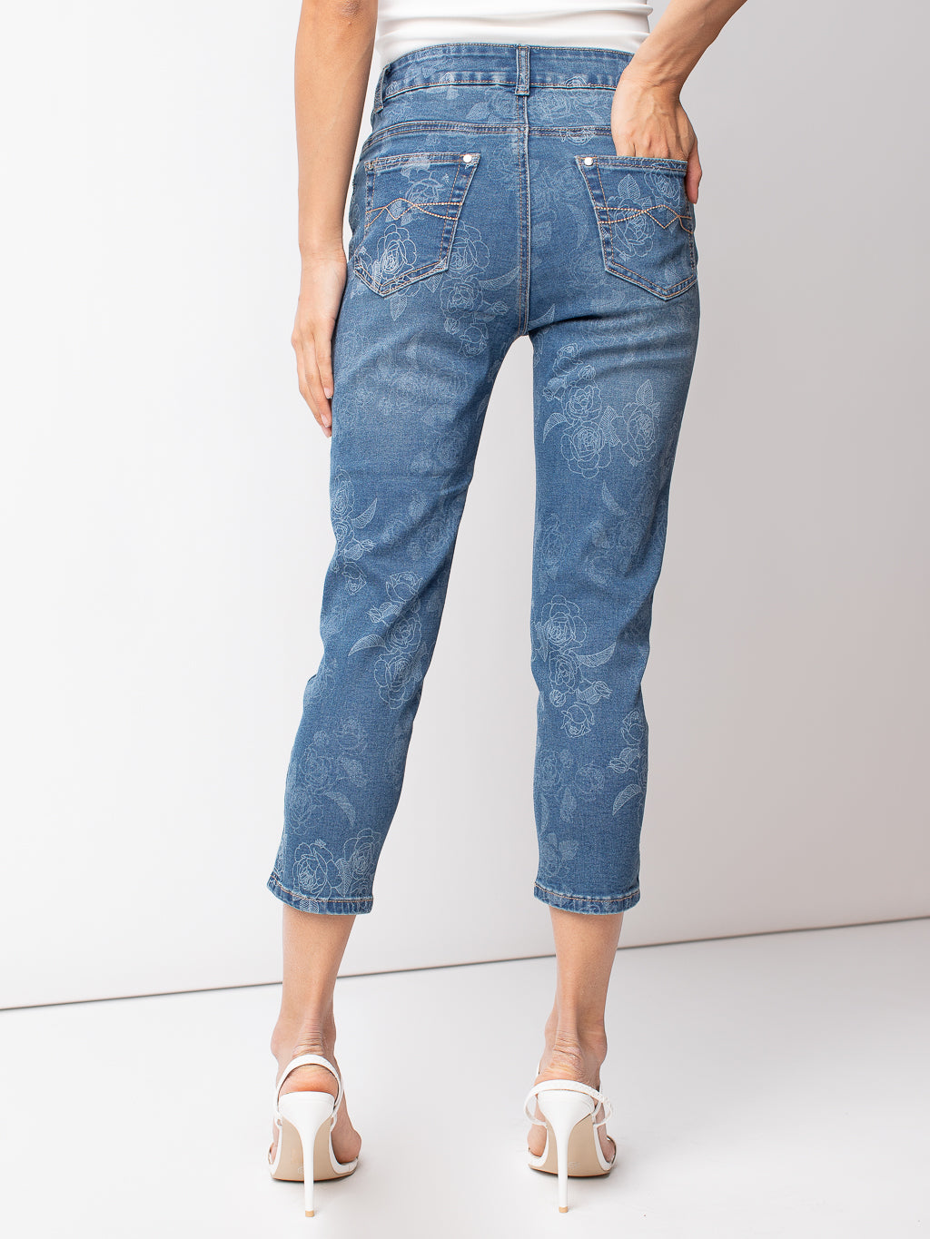 Fitted skinny denim capri