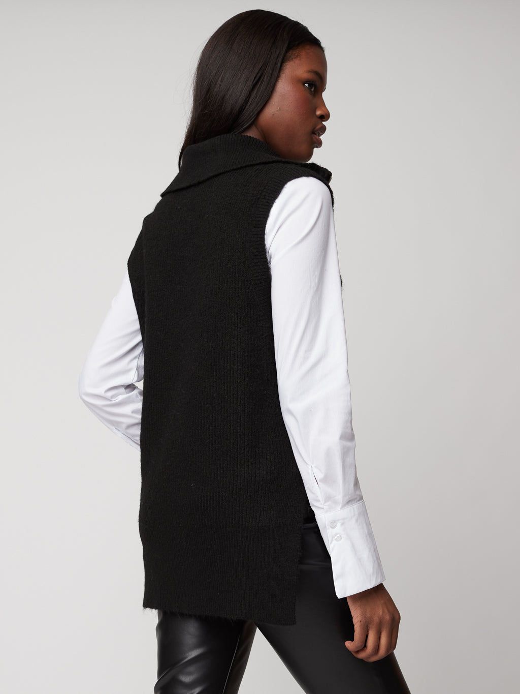 Sleeveless knit vest with zip