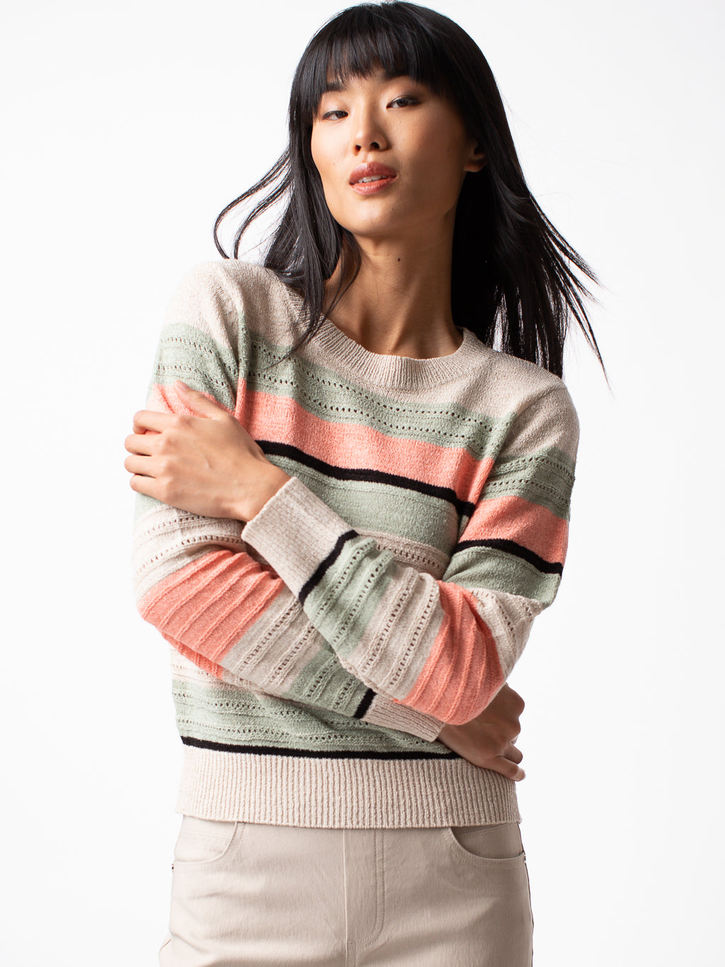 Long-sleeve semi-fitted pullover sweater