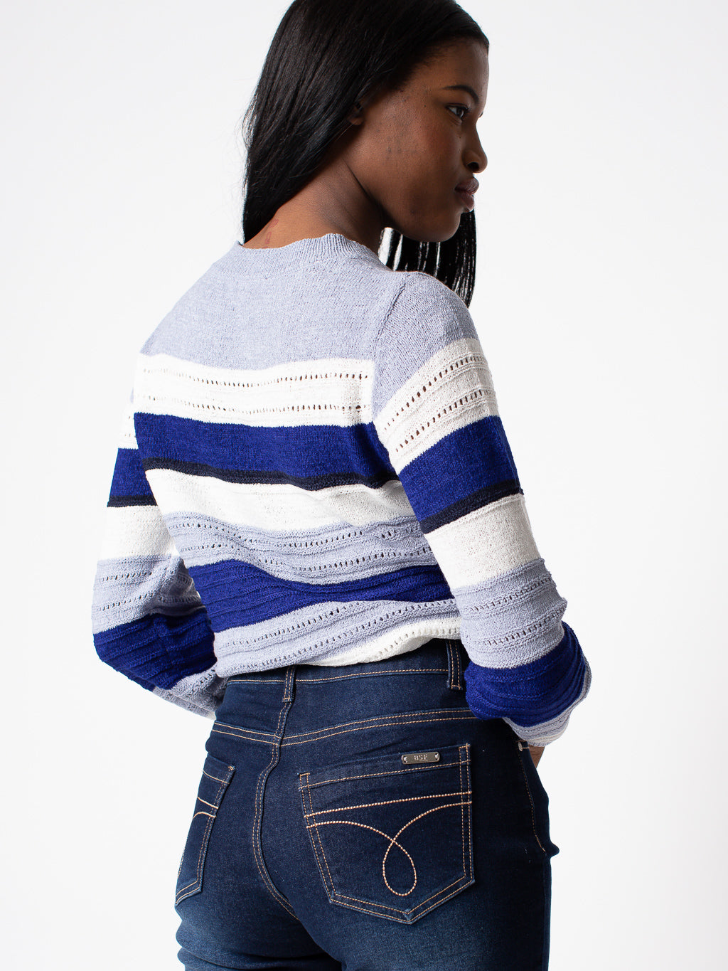 Long-sleeve semi-fitted pullover sweater