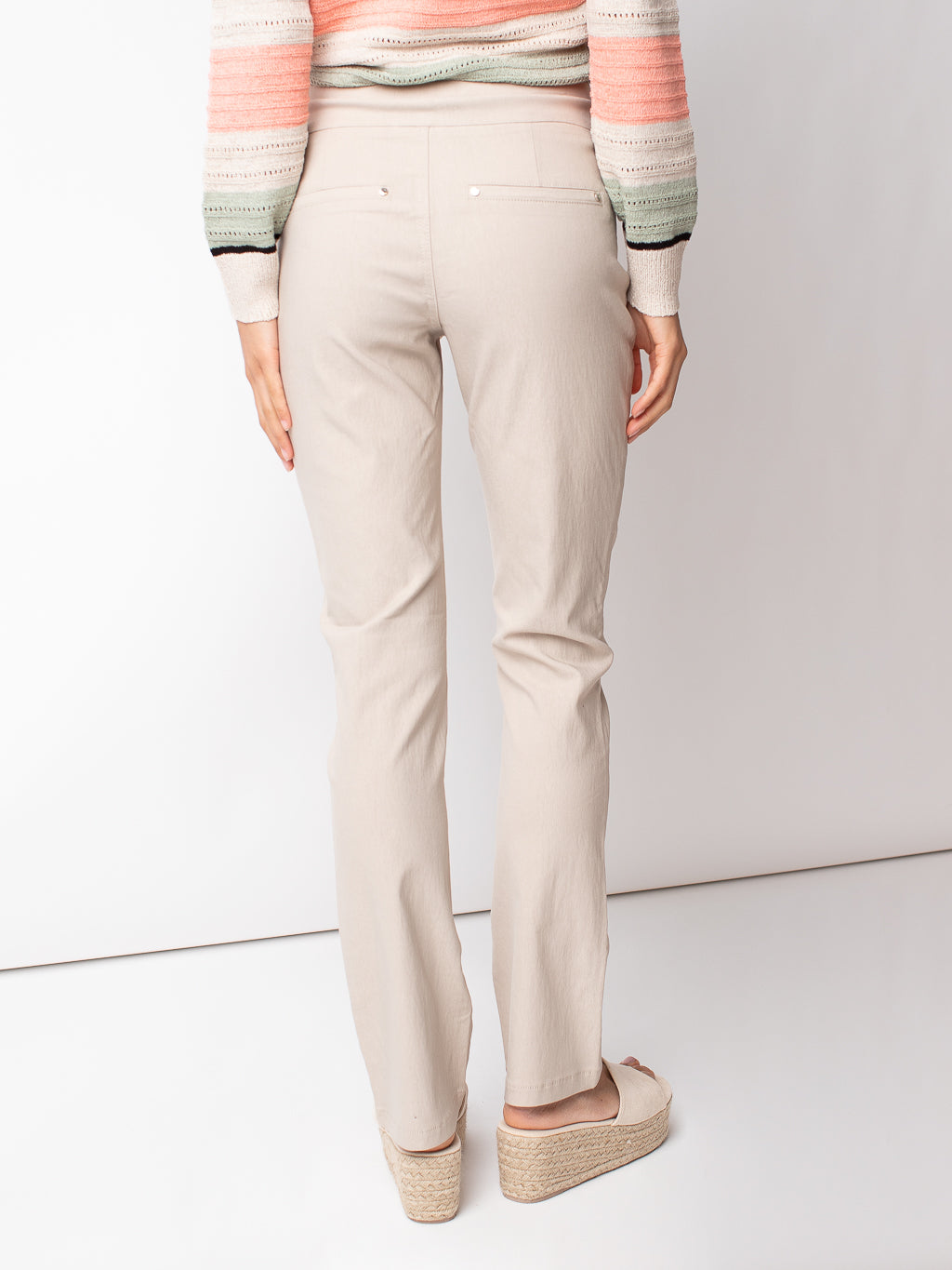 Fitted casual pull-on pant