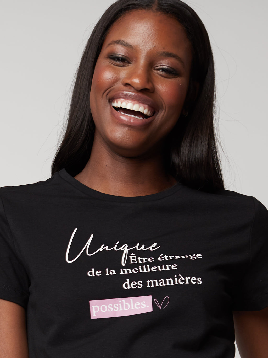 Short-sleeve semi-fitted t-shirt