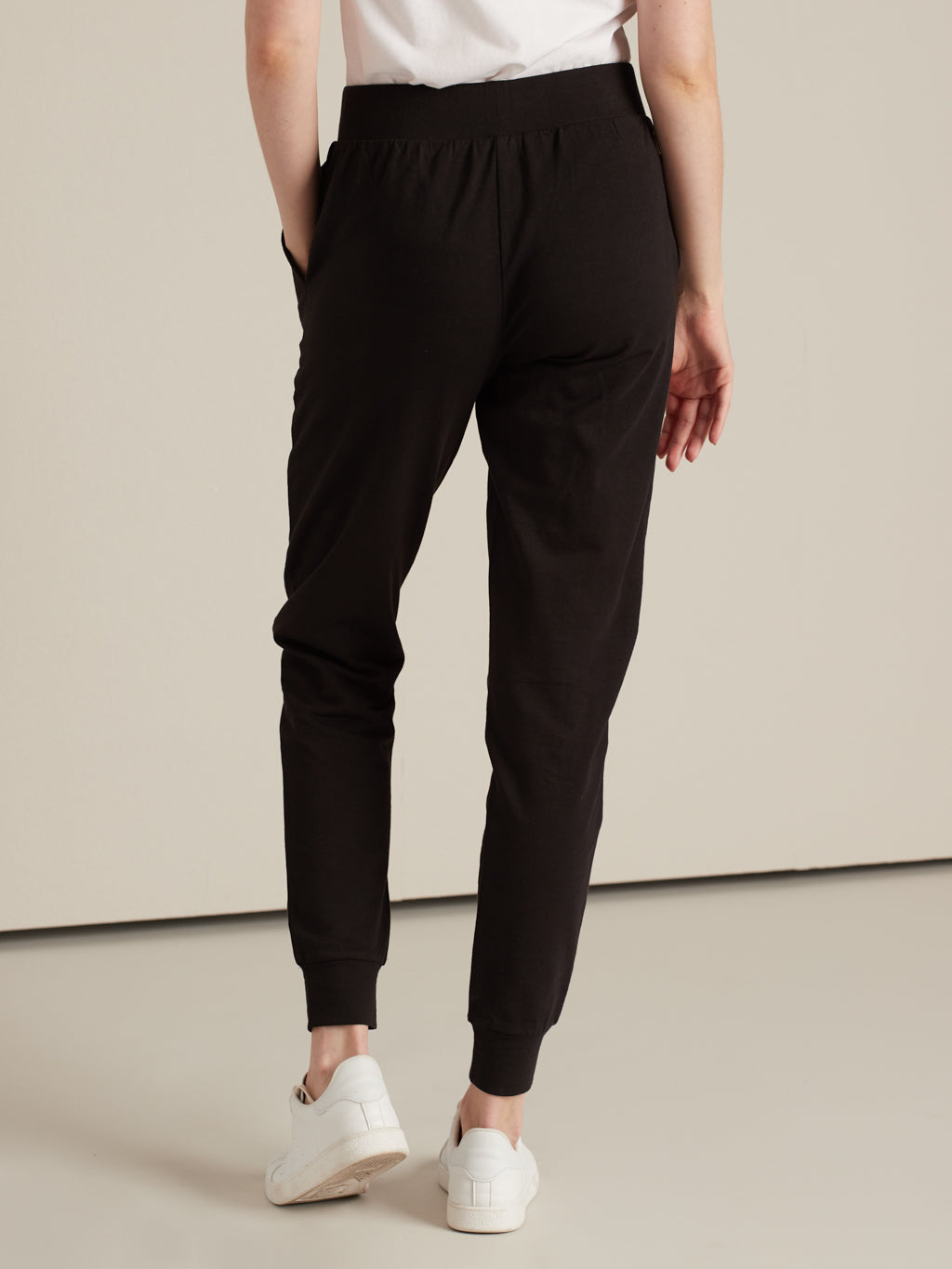 Semi-fitted lounge pant
