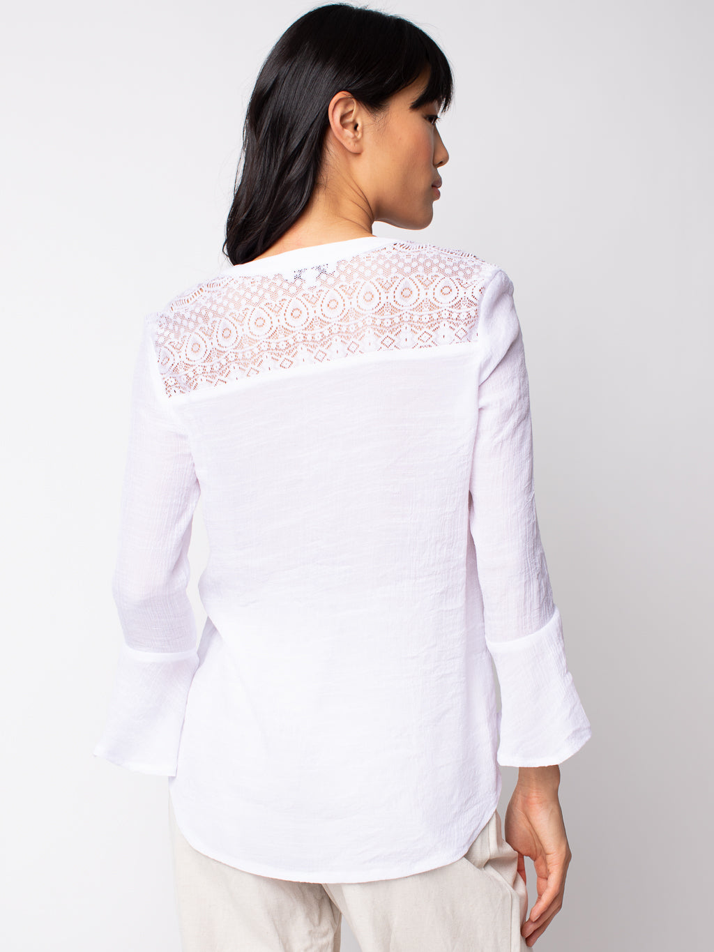 Blouse with lace and ruffles