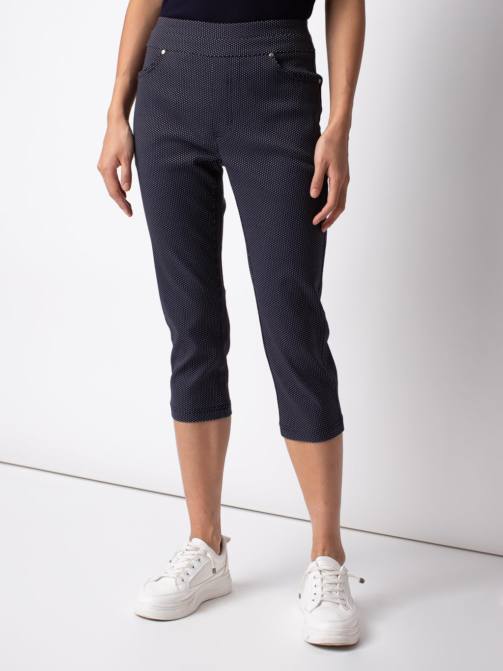Straight fitted pull-on capri